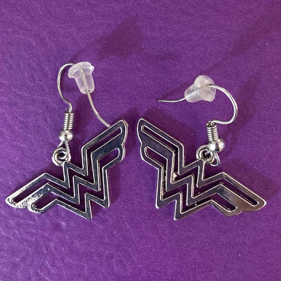 Set - 1984 Wonder Woman-Cheeta LG t-shirt and WW earrings. - Picture 3 of 4